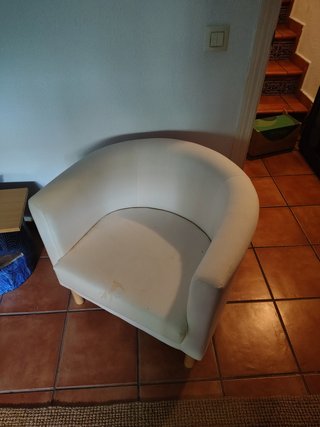 DOS Sillones butaca blanca con patas de madera