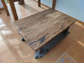 Mesa auxiliar madera y metal con ruedas