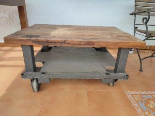 Mesa auxiliar madera y metal con ruedas