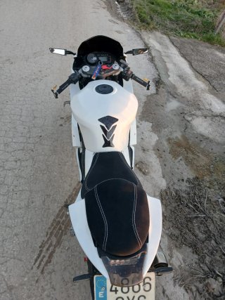Hyosung GT650R Blanca Deportiva