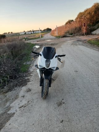 Hyosung GT650R Blanca Deportiva