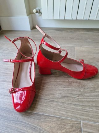 Zapatos rojos charol tacón