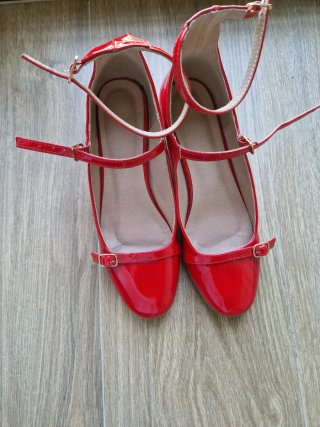 Zapatos rojos charol tacón