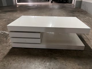 Mesa de centro blanca con cajones