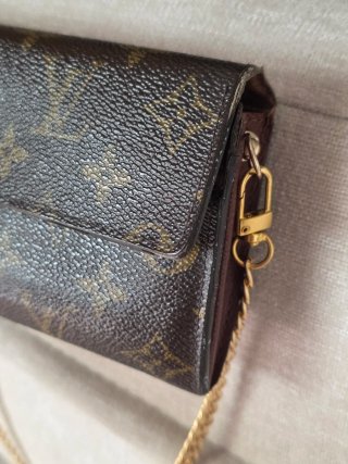 Cartera Louis Vuitton con cadena