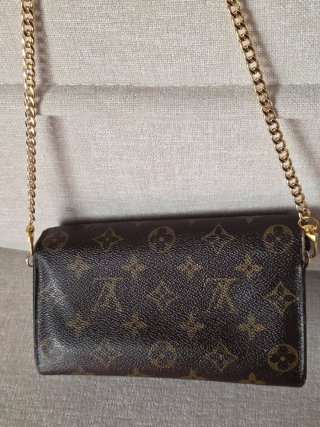 Cartera Louis Vuitton con cadena