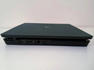 PS4 con 2 controller e 7 giochi