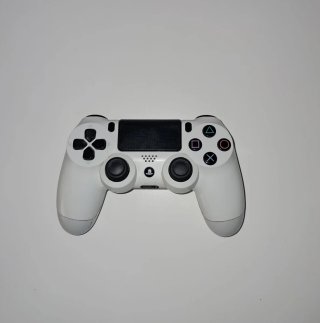 PS4 con 2 controller e 7 giochi