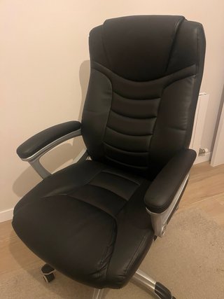 Silla de escritorio negra semi-nueva