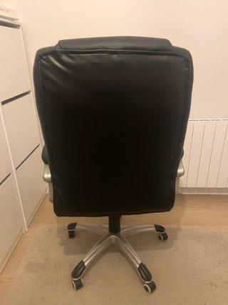 Silla de escritorio negra semi-nueva