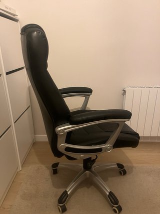 Silla de escritorio negra semi-nueva