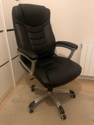 Silla de escritorio negra semi-nueva