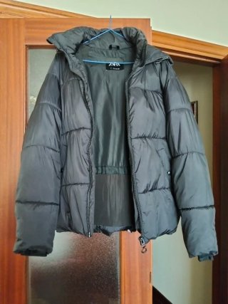 Abrigo plumífero Zara hombre, negro.