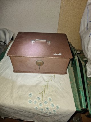 Antigua caja de caudales con llaves