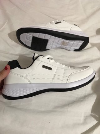 Zapatillas blancas SIN ESTRENAR. T 40