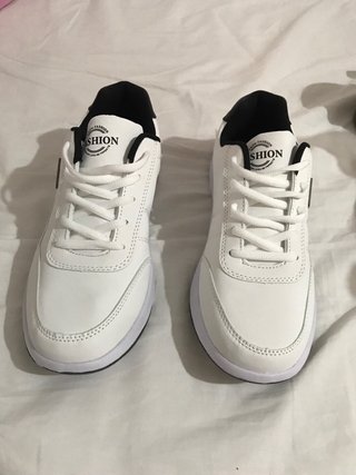 Zapatillas blancas SIN ESTRENAR. T 40