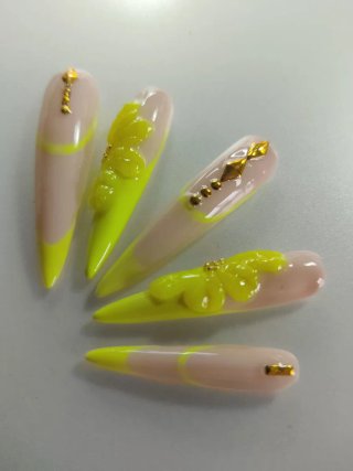 Uñas postizas Press On doradas y amarillas