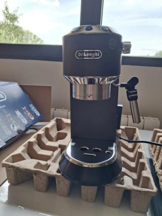 Cafetera DeLonghi Dedica Style EC685.BK Nueva