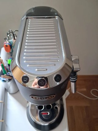 Cafetera DeLonghi Dedica Style EC685.BK Nueva