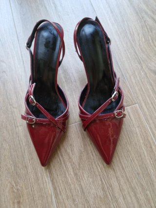 Zapatos de tacón granates