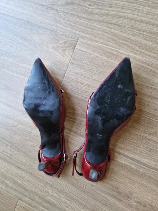Zapatos de tacón granates