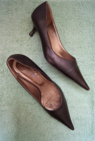 Zapatos de tacón marrones de punta fina