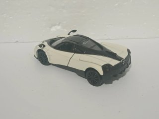 Coche a escala 1:43
