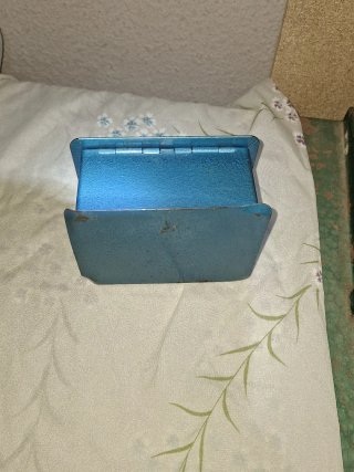Caja de caudales antigua azul