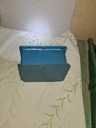 Caja de caudales antigua azul