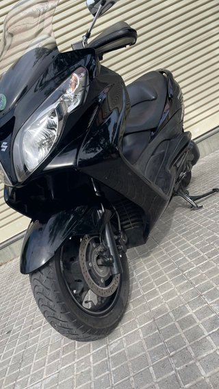 Suzuki Burgman AN 400 Negra