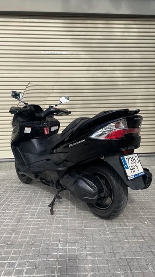 Suzuki Burgman AN 400 Negra
