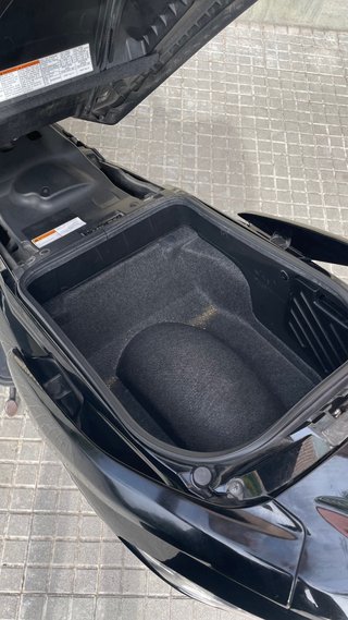Suzuki Burgman AN 400 Negra
