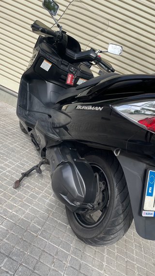 Suzuki Burgman AN 400 Negra