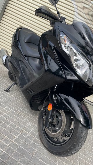 Suzuki Burgman AN 400 Negra