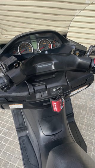 Suzuki Burgman AN 400 Negra