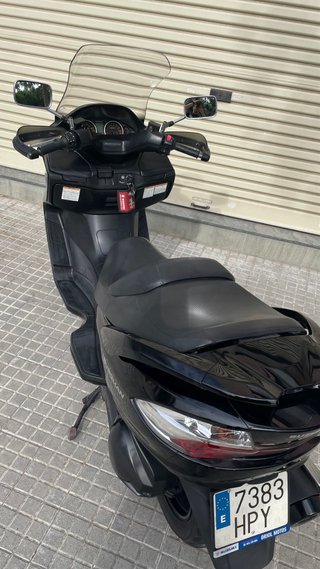 Suzuki Burgman AN 400 Negra