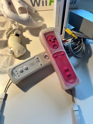 Consola Wii con 2 mandos y accesorios