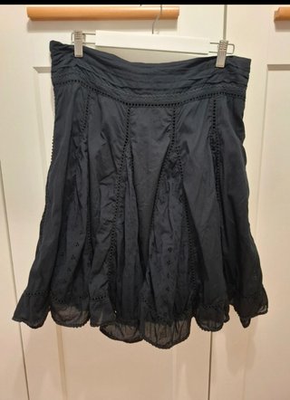 Falda midi bordado inglés negra