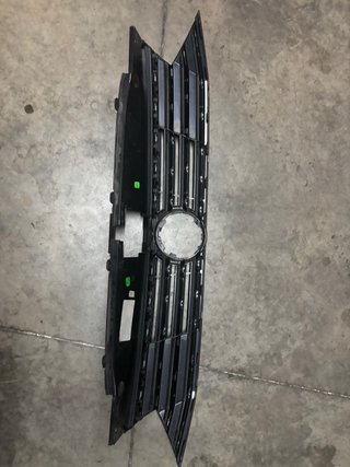 Rejilla frontal VW Passat B8