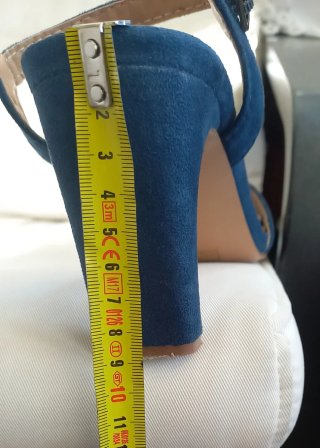 Sandalias azules de tacón