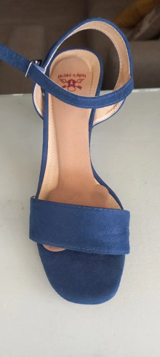 Sandalias azules de tacón