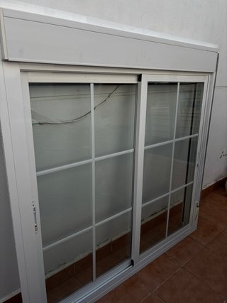 Ventana corredera blanca