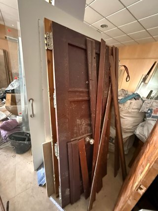 Puerta de entrada de madera