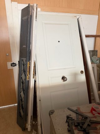 Puerta de entrada de madera