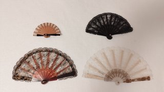 Collezione di 4 ventagli di piccole dimensioni