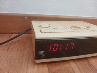 Sony ICF-C3W Despertador Digital Vintage Beige