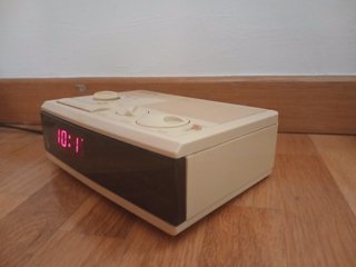 Sony ICF-C3W Despertador Digital Vintage Beige