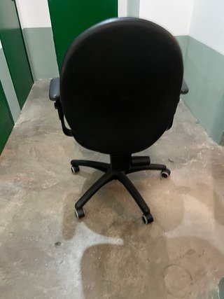 Silla de oficina ergonómica negra