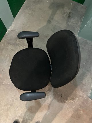 Silla de oficina ergonómica negra