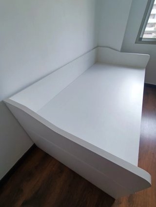 Habitación juvenil con cajones y cama supletoria